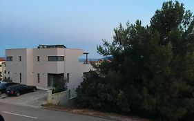 Gorgeous Biserka Apartment Near The Sea